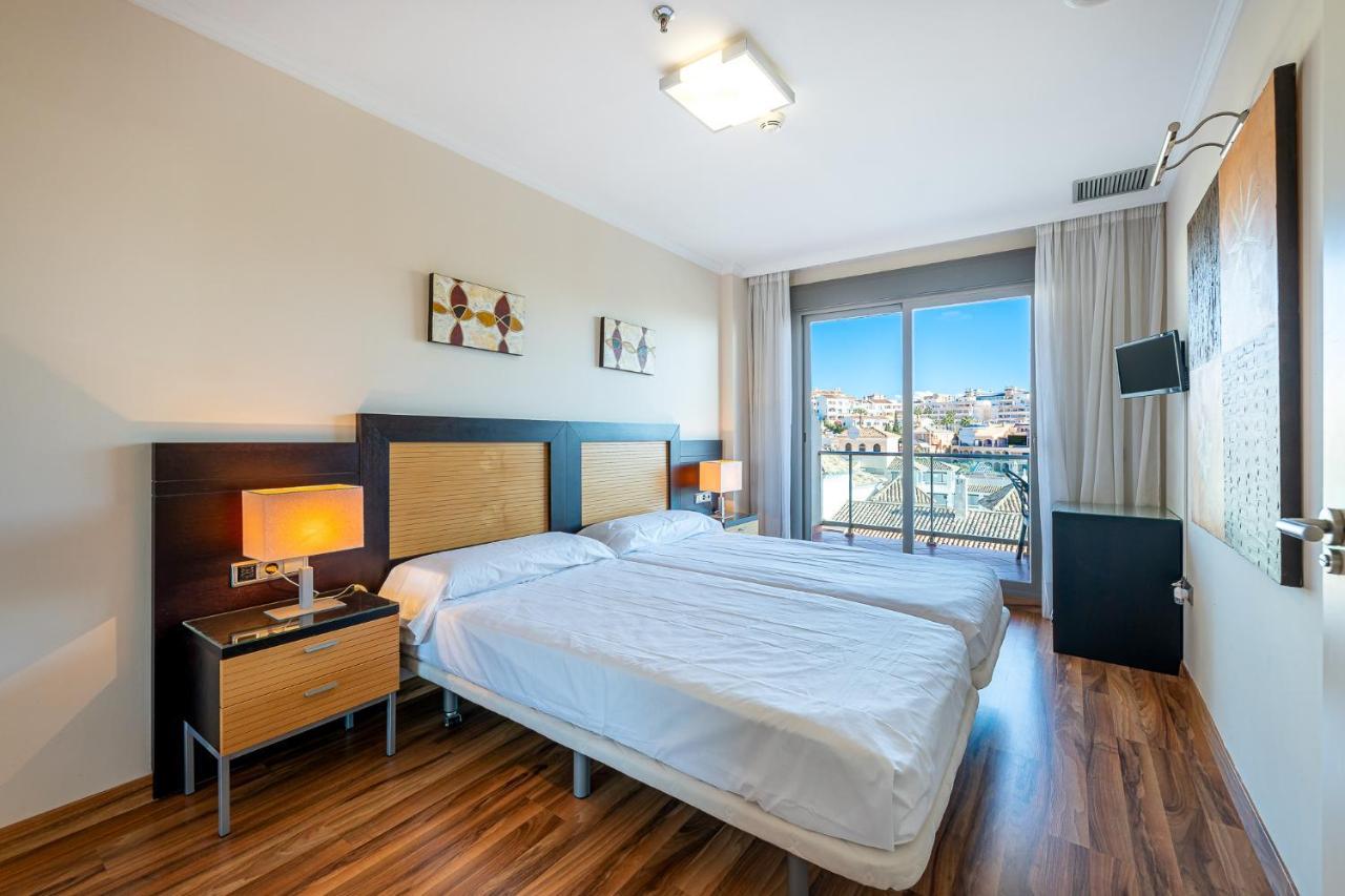 797 Holiday Rentals - Arcosur1- Moderno Apartamento Con Terraza Y Vistas Benalmadena Luaran gambar